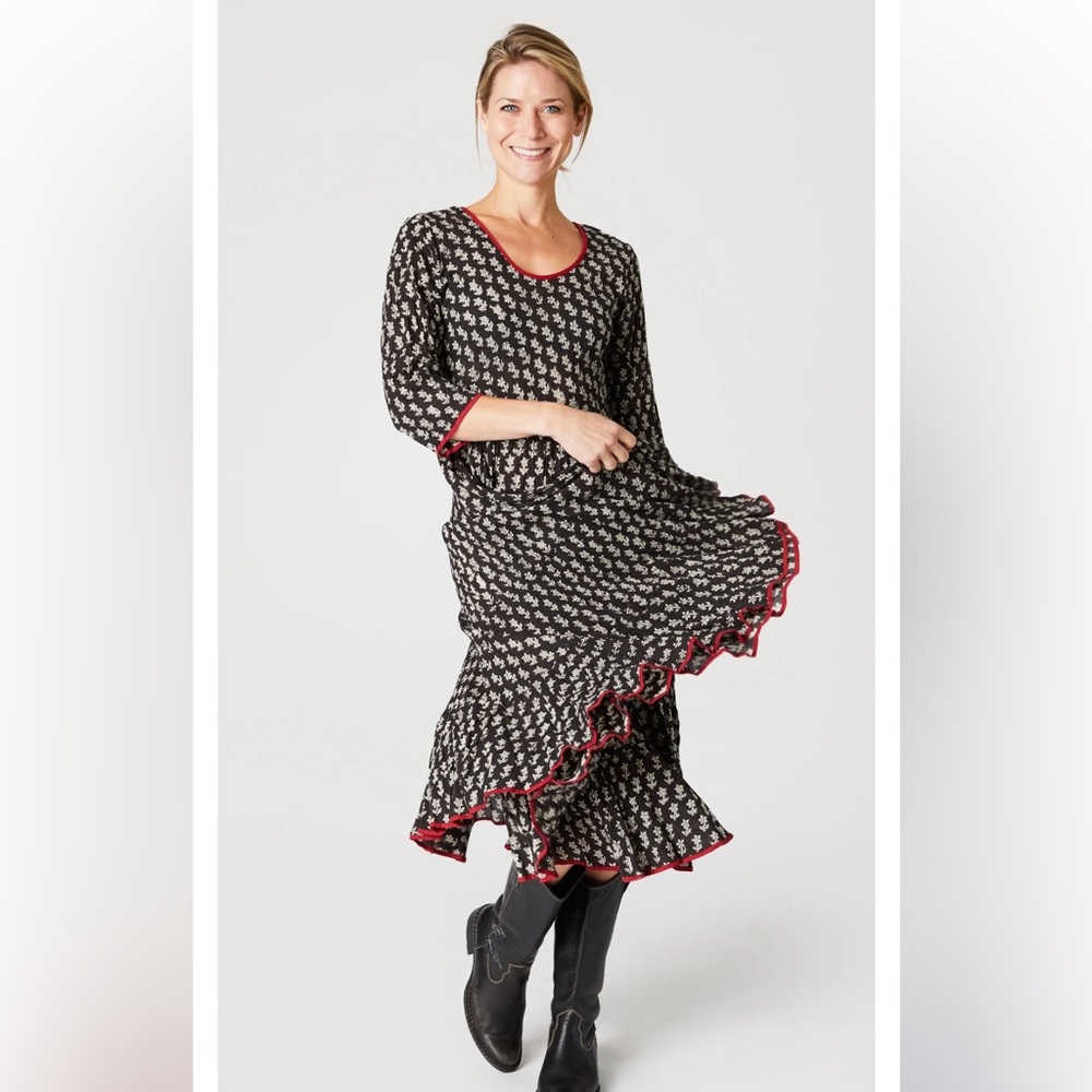 trade cloth santa Fe long dress Elegant Black and Red Patterned Dress